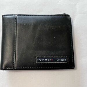 Tommy Hilfiger Men's 31TL22X063 Genuine Leather Passcase Billfold Wallet Black